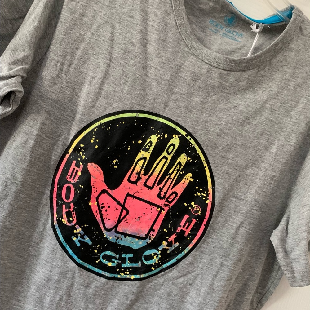 Body Glove Graphic Tee 💯% Cotton 🖐💙💚💛